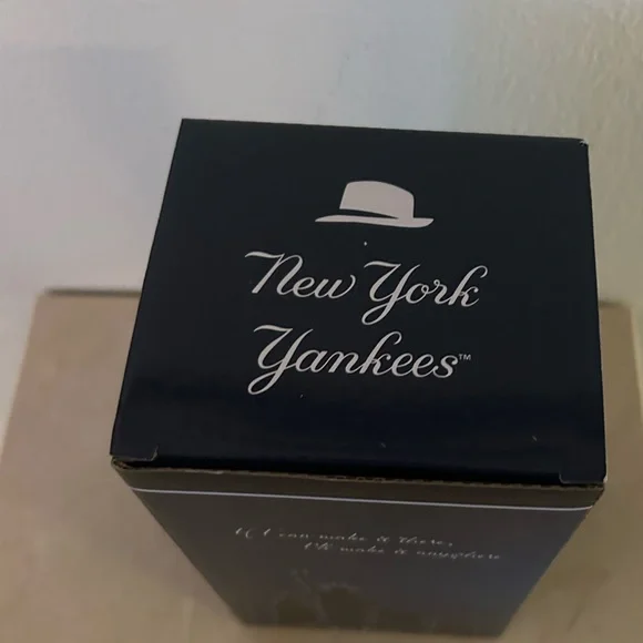 NIB Frank Sinatra bobblehead. - Picture 2 of 5